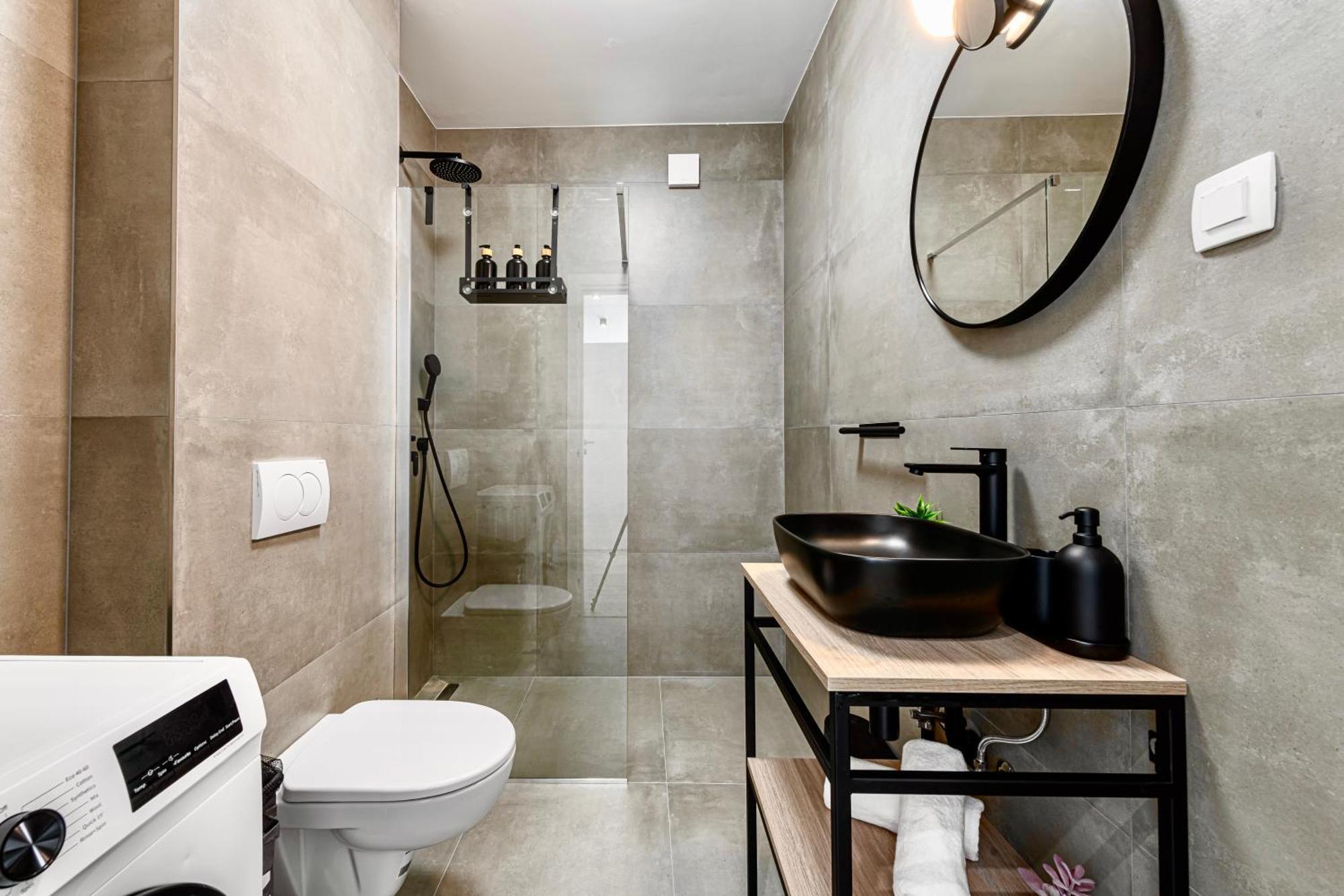 Bayview Apartment *